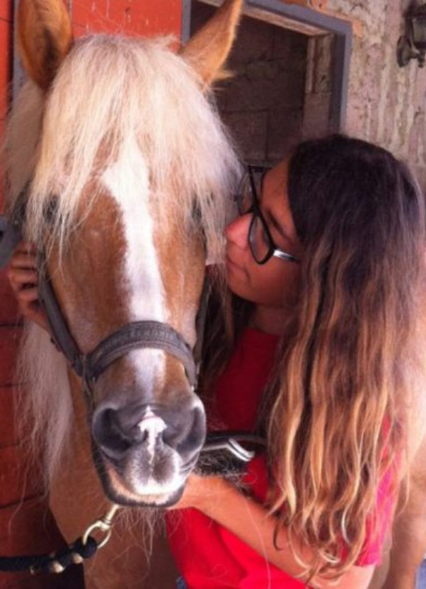 ragazza con cavallo