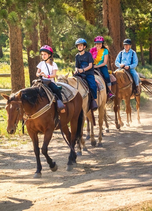 bambini a cavallo